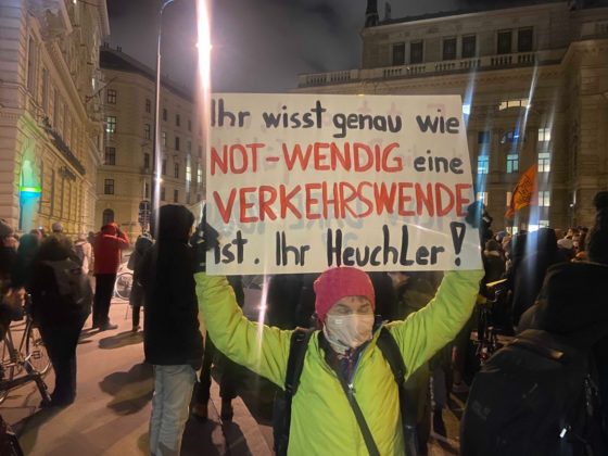 Beim Protest vor der SPÖ Zentrale